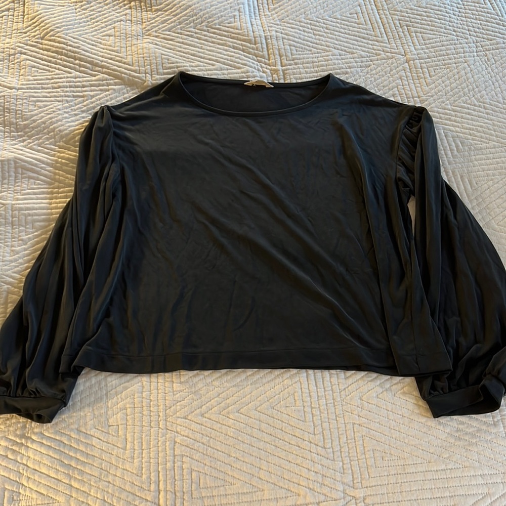 Navy cropped balloon sleeved Madewell top